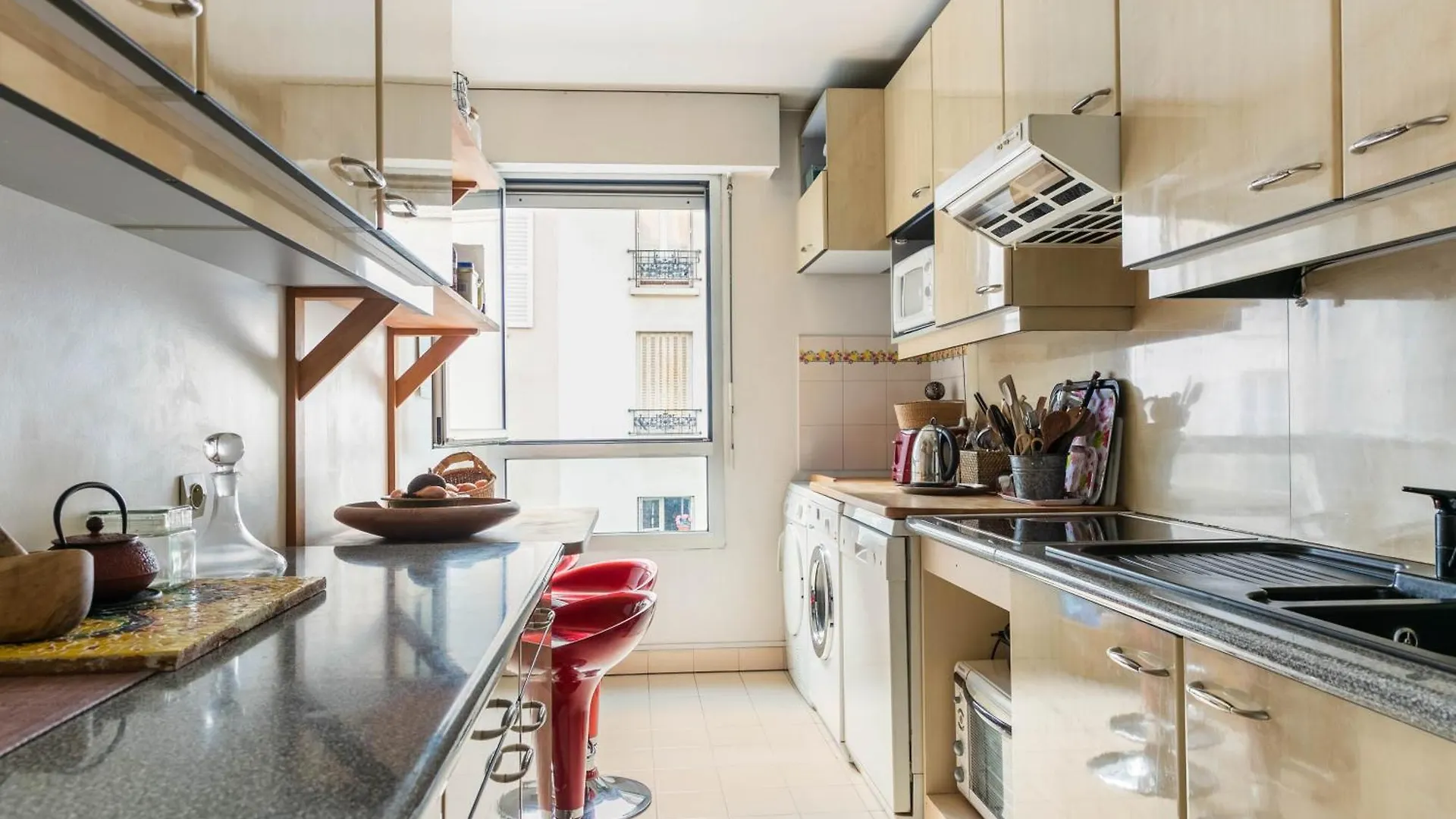 3 Rooms Quiet And Bright Paris Apartment